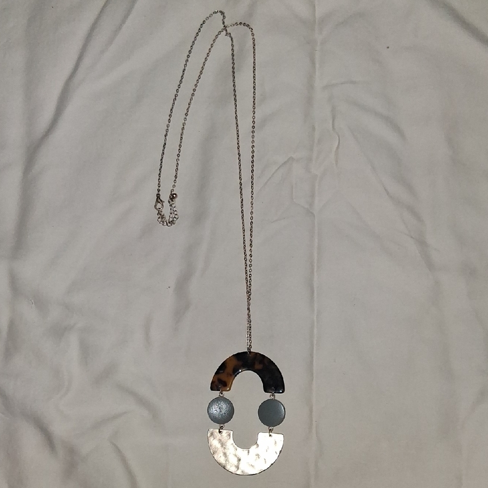 Elegant Gold and Silver Pendant Necklace